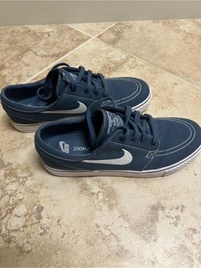 Nike Navy Canvas Skate Shoes with White Swoosh
